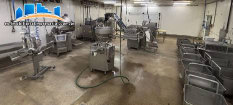 Planta industrial/planta de procesamiento refrigerado para deshuesar y procesar carnes y embutidos.